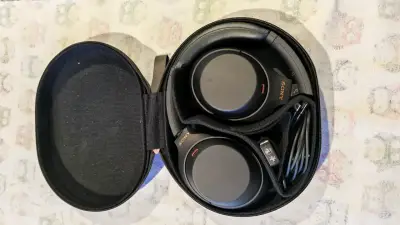 Audífonos Sony WH-1000XM4 inalámbricos negros - miniatura 3