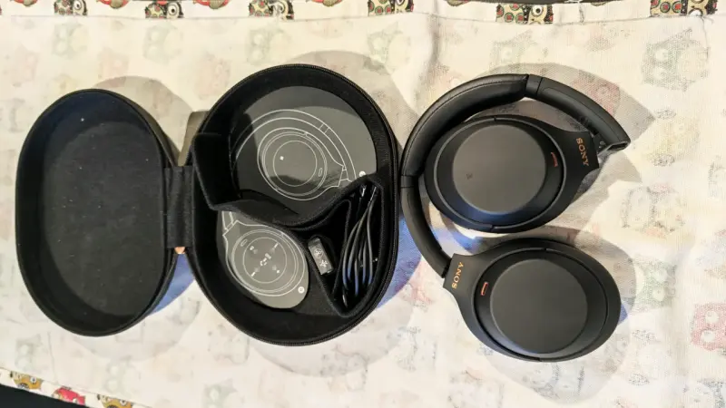 Audífonos Sony WH-1000XM4 inalámbricos negros - 4