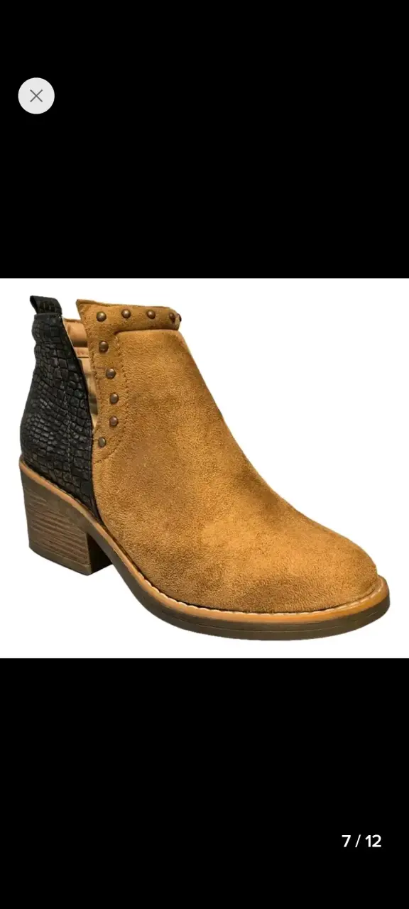 Botines de cuero marrón con detalles negros