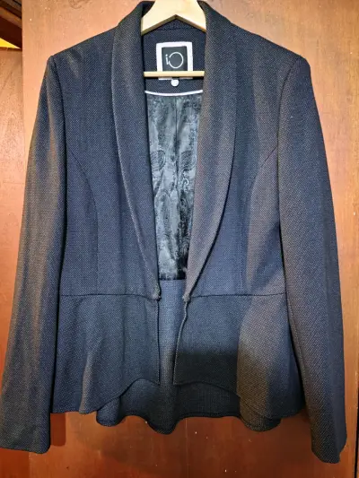 Blazer Negro marca iO - miniatura 1