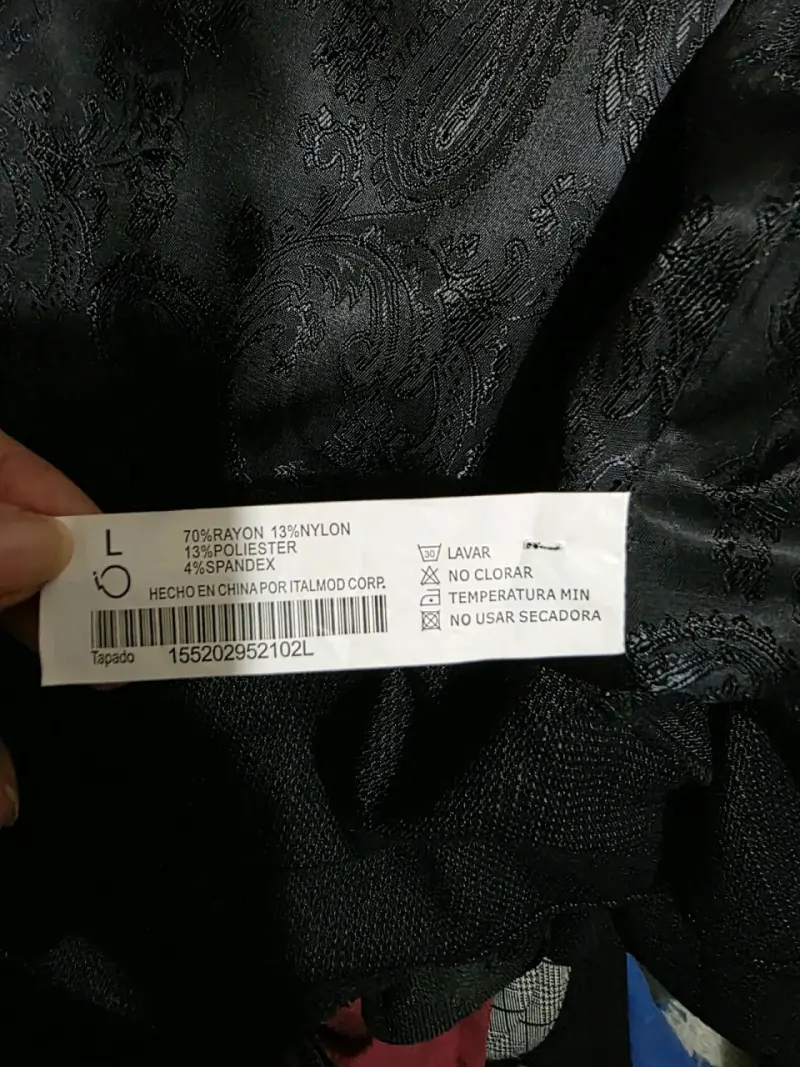 Blazer Negro marca iO - 3