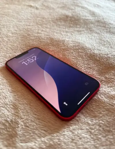 iPone rojo en buen estado - miniatura 1