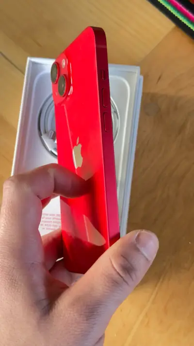 iPone rojo en buen estado - miniatura 3