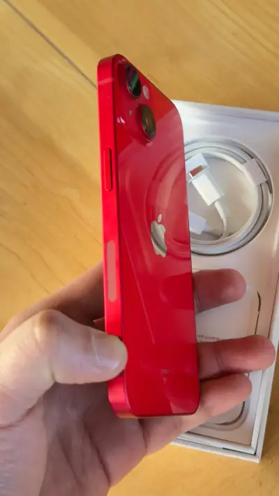 iPone rojo en buen estado - miniatura 5