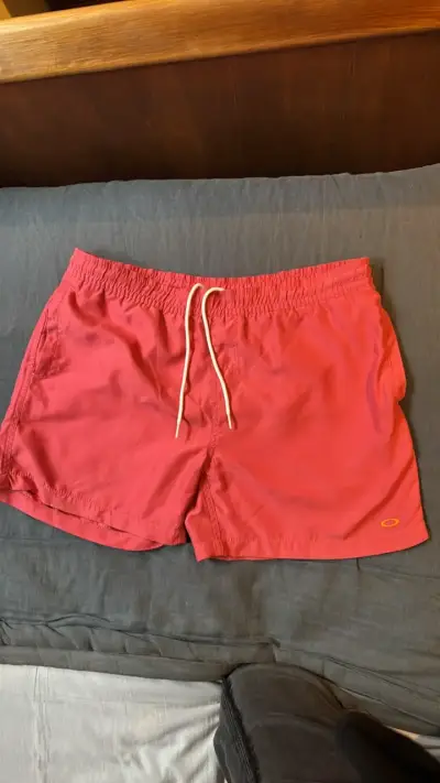 Traje de baño rojo para hombre - miniatura 1