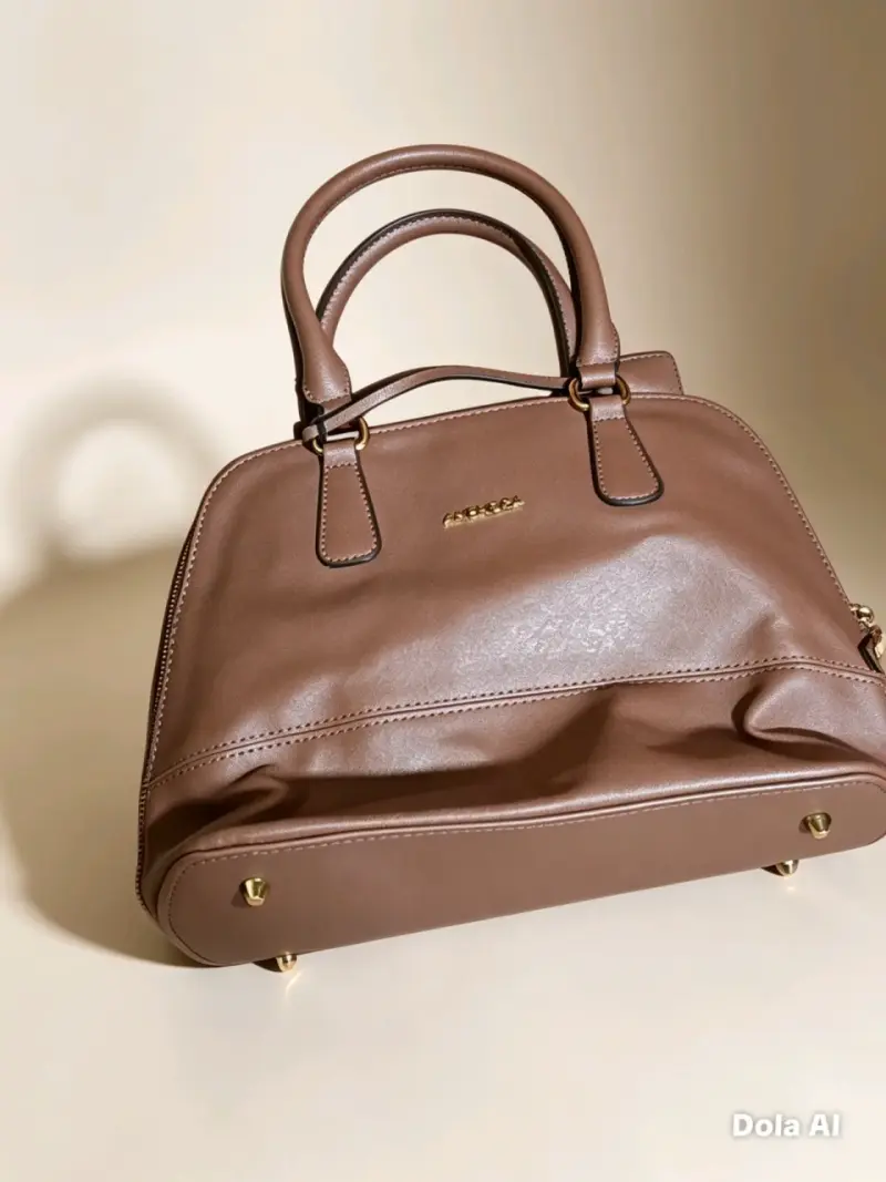 Cartera cuero marrón elegante