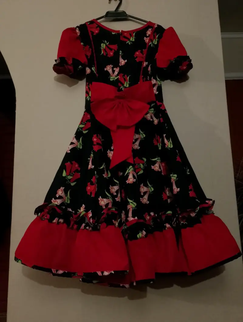 Vestido folclórico chileno con copihues - 2