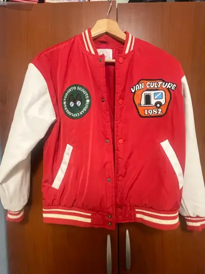 Chaqueta Zara  roja con parches niño talla 10 - miniatura 1