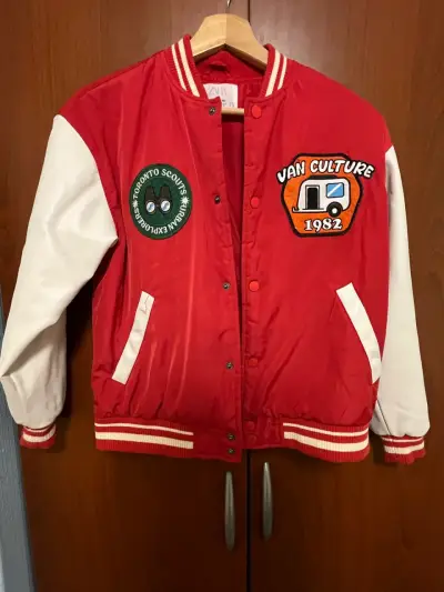 Chaqueta Zara  roja con parches niño talla 10 - miniatura 2