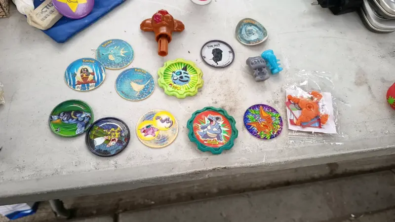 Colección de tazos y juguetes Pokémon - 1