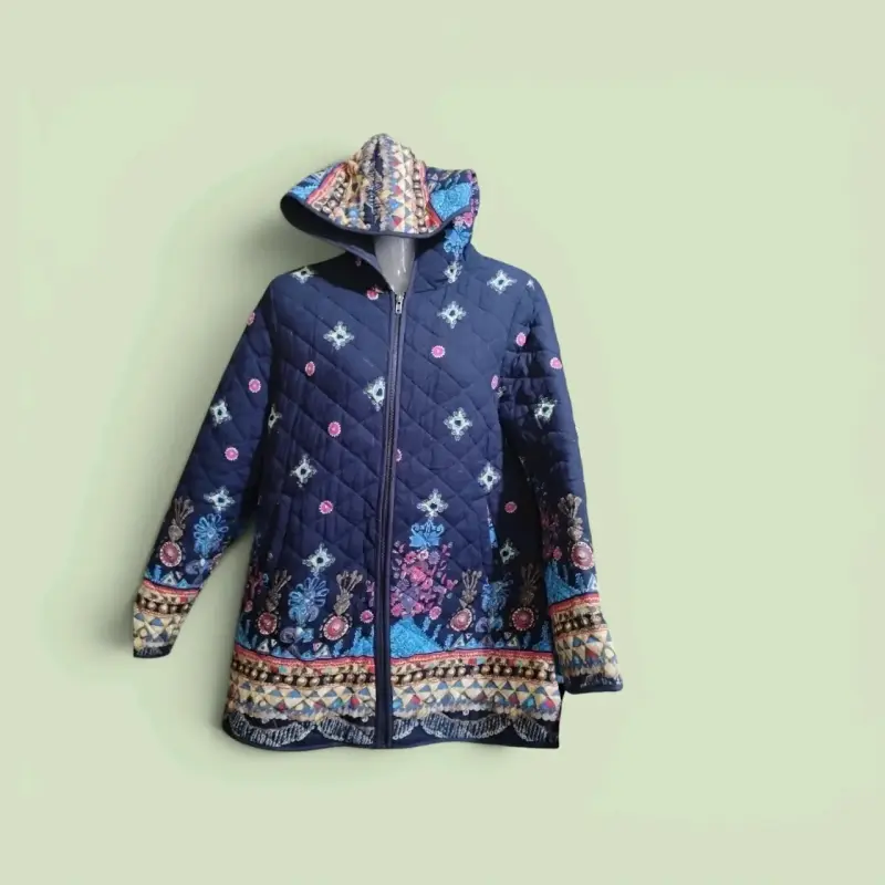 Abrigo acolchado con capucha y diseño floral