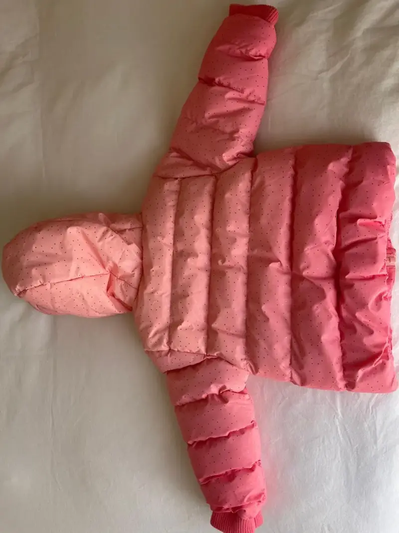 Chaqueta acolchada infantil rosada con capucha - 2