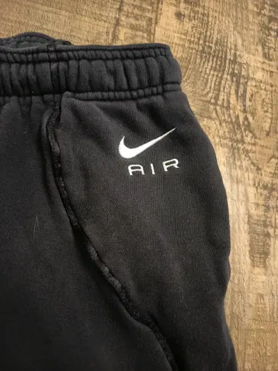 Pantalones deportivos Nike Air negros - miniatura 1