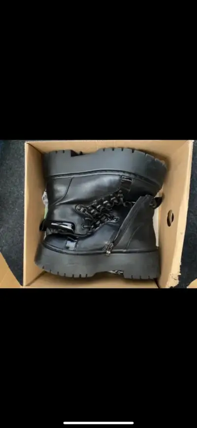 Botas negras de cuero con plataforma - miniatura 1