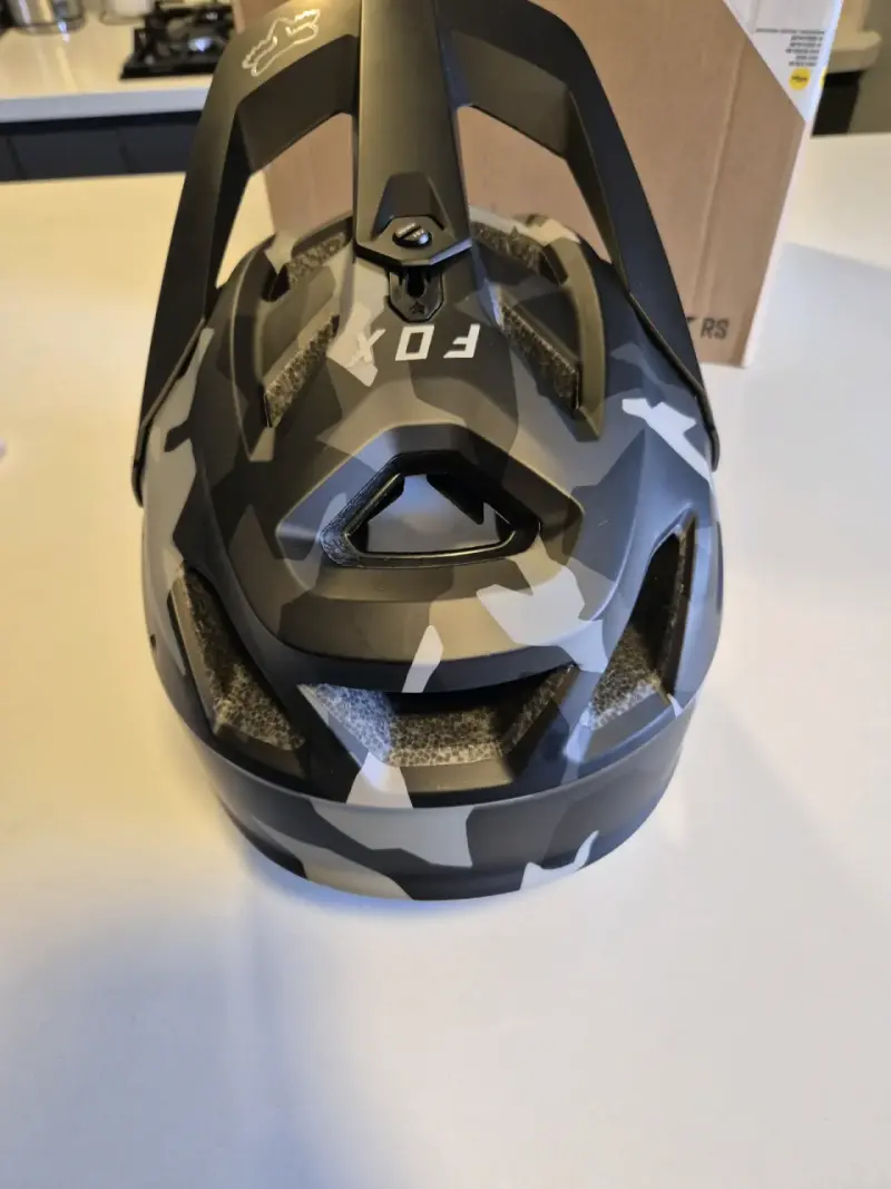 Casco de ciclismo Fox con tecnología Ionic+ - 2