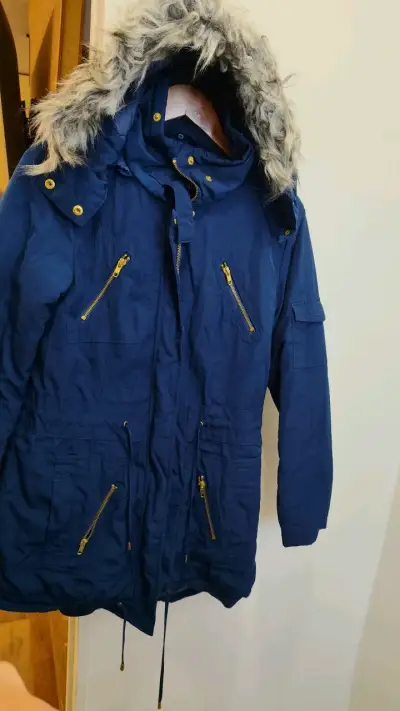 Parka azul con capucha de piel sintética - miniatura 1