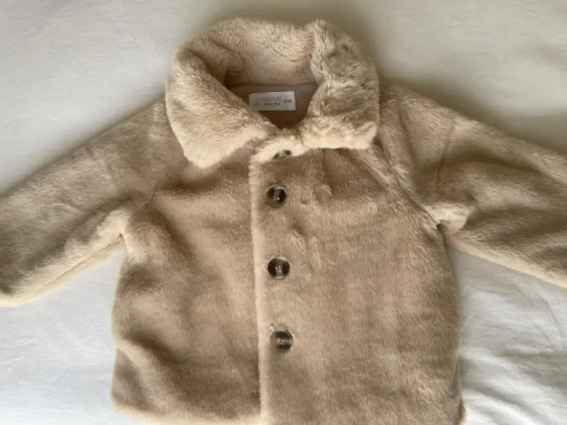 Abrigo de piel sintética beige para bebé - 3