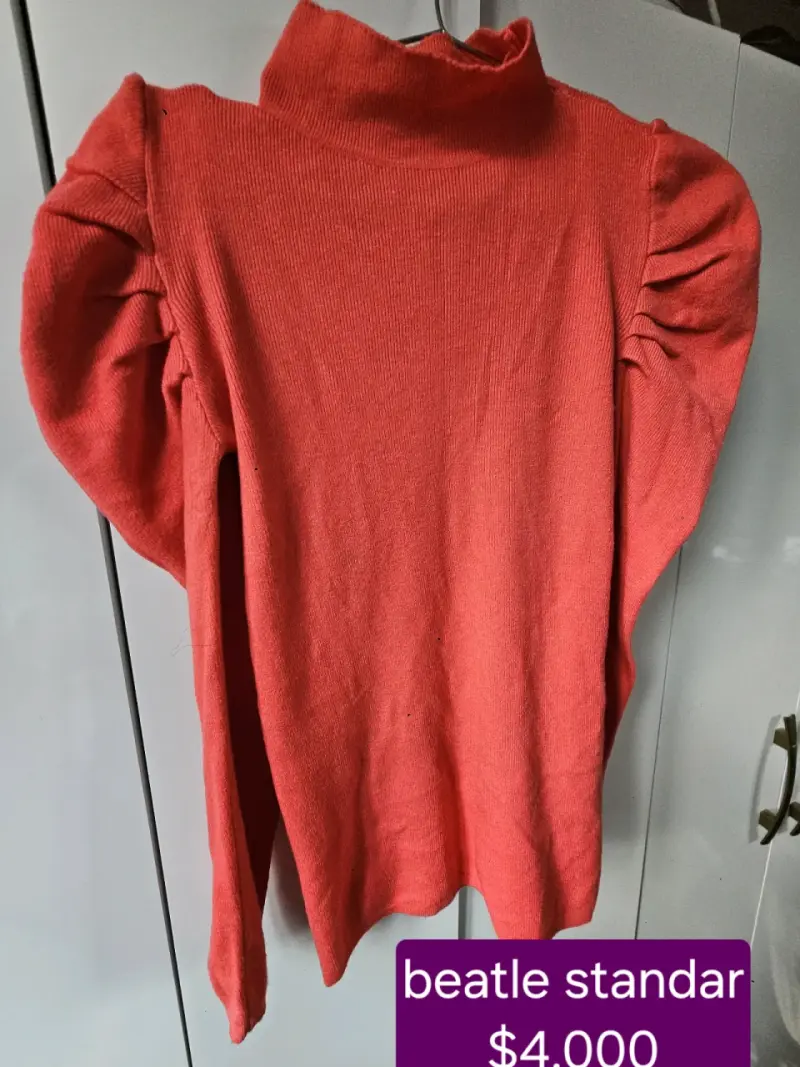 Suéter rojo de cuello alto para mujer - 1