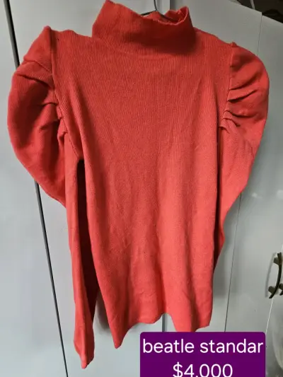Suéter rojo de cuello alto para mujer - miniatura 1