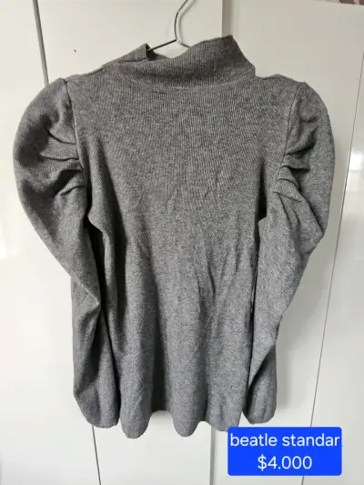 Suéter rojo de cuello alto para mujer - miniatura 2