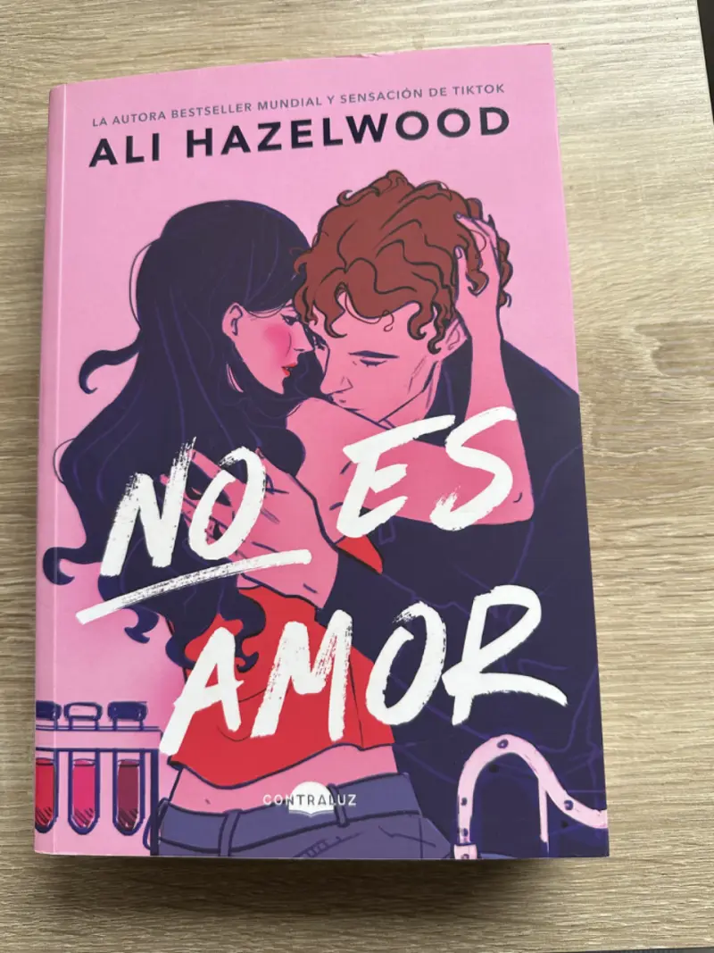 Libro 'No es amor' de Ali Hazelwood - 1