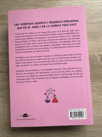 Libro 'No es amor' de Ali Hazelwood - miniatura 2