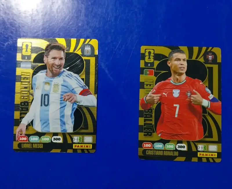 Tarjetas coleccionables Panini Messi y Ronaldo