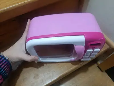 Horno microondas de juguete rosa - miniatura 2