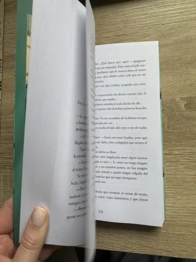 Libro 'Nova' de Rebecca Yarros - miniatura 3