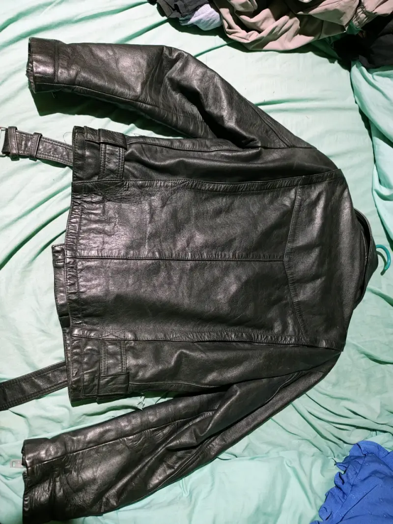 Chaqueta de cuero negra estilo motociclista - 2