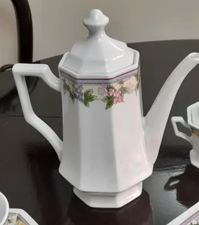 Juego de té de porcelana con diseño floral - miniatura 2