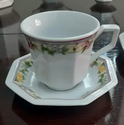Juego de té de porcelana con diseño floral - miniatura 5