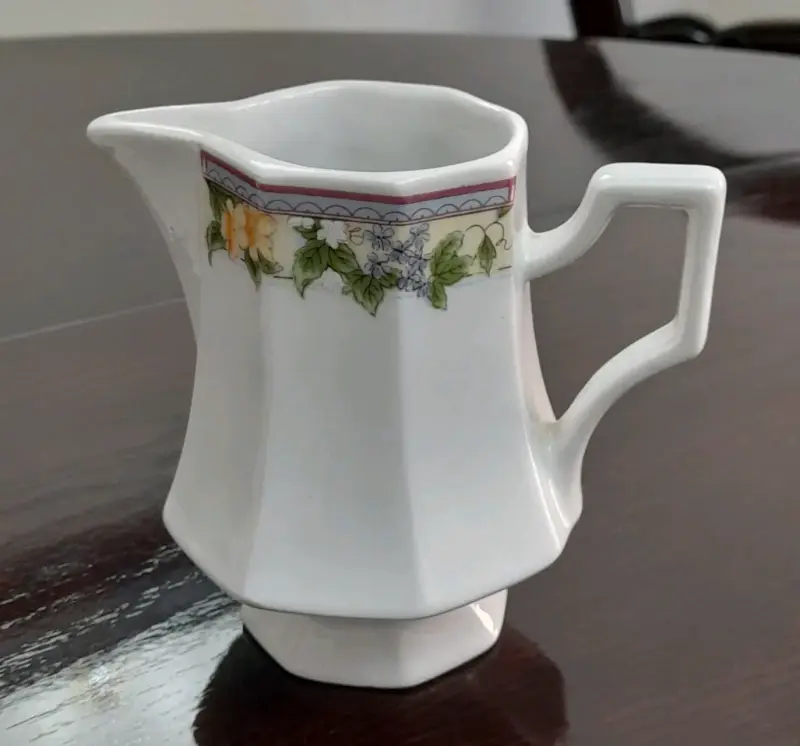 Juego de té de porcelana con diseño floral - 6