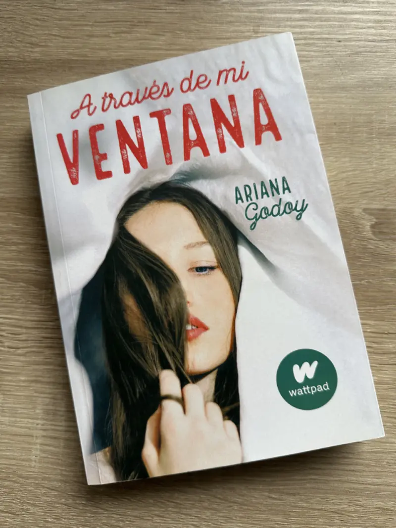 Libro 'A través de mi ventana' de Ariana Godoy - 1