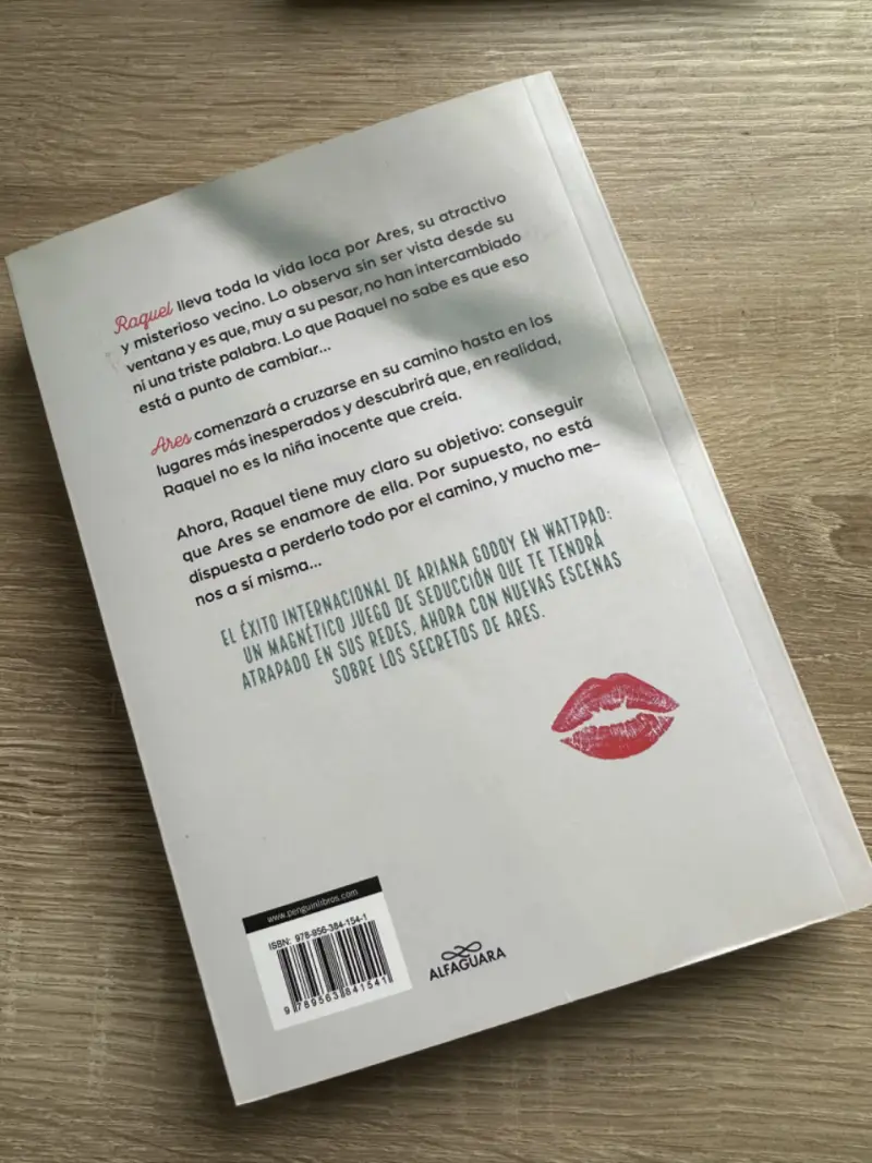 Libro 'A través de mi ventana' de Ariana Godoy - 2