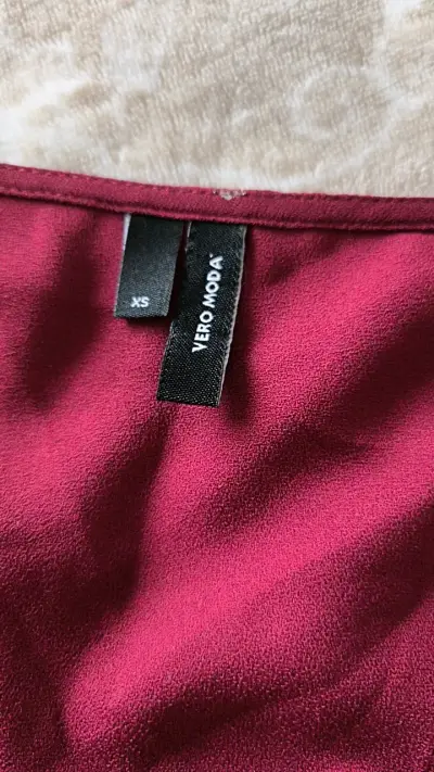 Blusa cruzada burdeos con lunares - miniatura 2