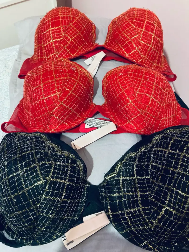 Sostenes de encaje rojo y negro con brillo