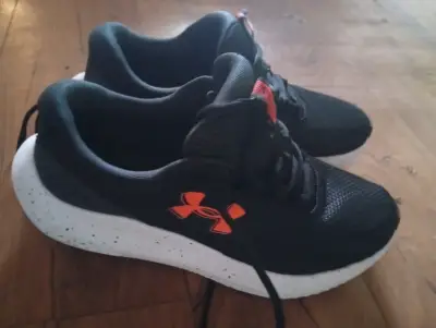 Zapatillas deportivas Under Armour negras - miniatura 1