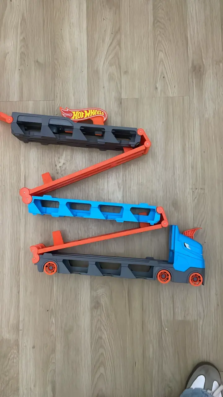 Camión transportador Hot Wheels para autos - 1