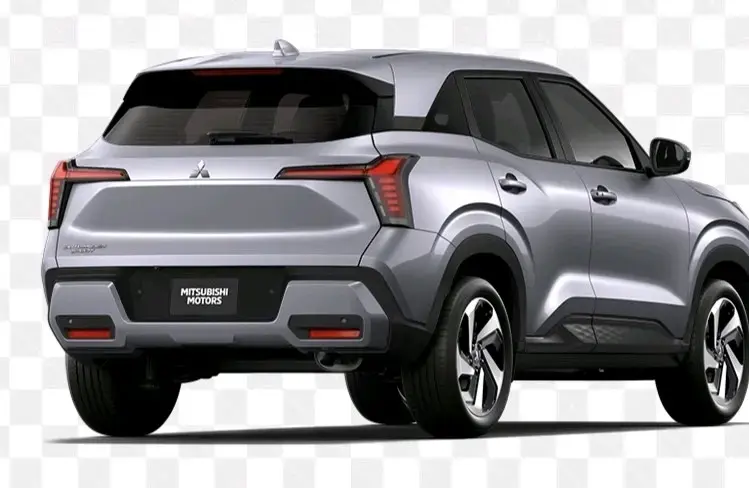 Mitsubishi plateado año 2026 - 3