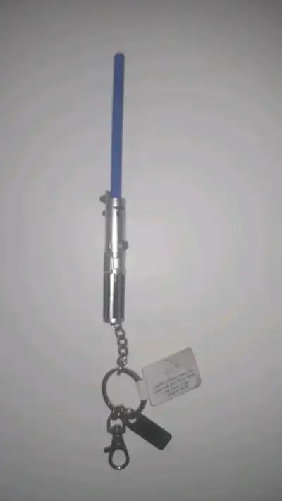 Llavero star wars sable láser azul metálico - miniatura 1