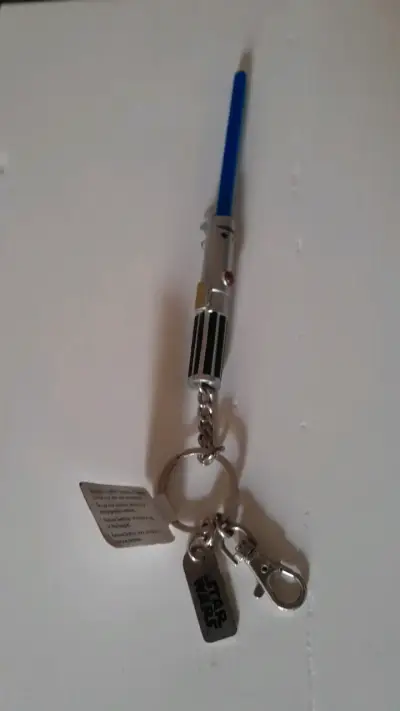 Llavero star wars sable láser azul metálico - miniatura 4