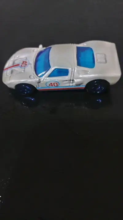 hot wheels ford gt 40 - miniatura 3