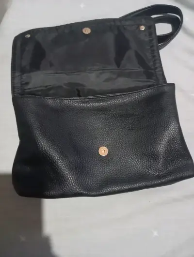 Cartera de cuero negra con cierre magnético - miniatura 1