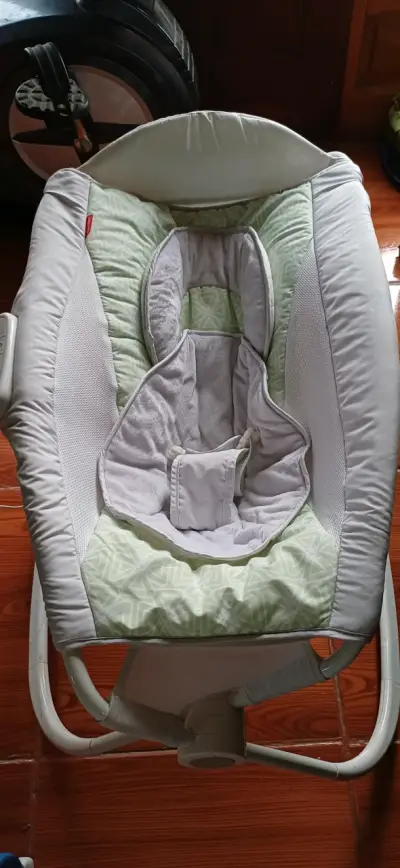 Silla mecedora para bebé con control - miniatura 2