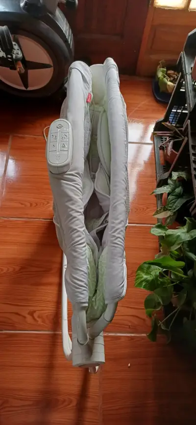 Silla mecedora para bebé con control - miniatura 4