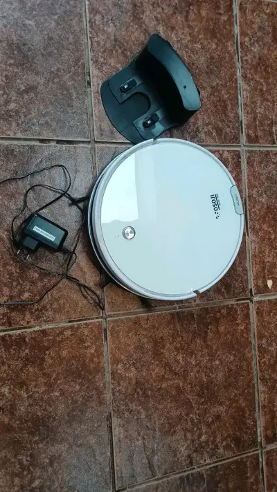 Robot aspirador Osori con base de carga - miniatura 1