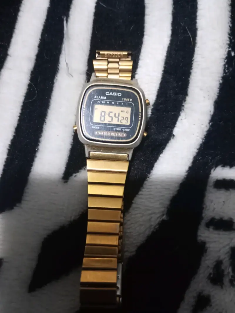Reloj digital Casio dorado vintage - 2
