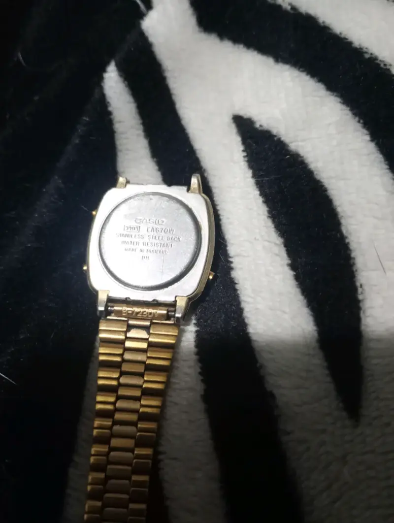 Reloj digital Casio dorado vintage - 4