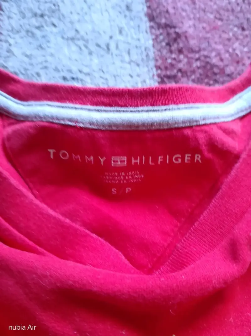 Polera Tommy Hilfiger roja manga larga - 2